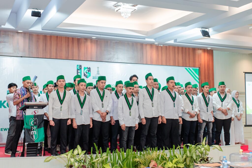 Ketua Bidang PAO PB HMI, Sukrin, Saat Melantik Pengurus HMI Cabang Kendari Periode 2026-2027.